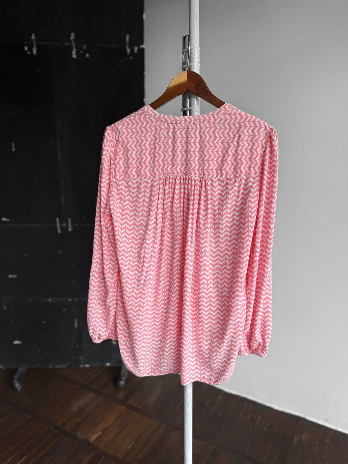 Tommy Hilfiger Tommy Hilfiger Long Sleeve Blouse Top Printed V-Neck Size S / US 4 / IT 40 - 4 Thumbnail