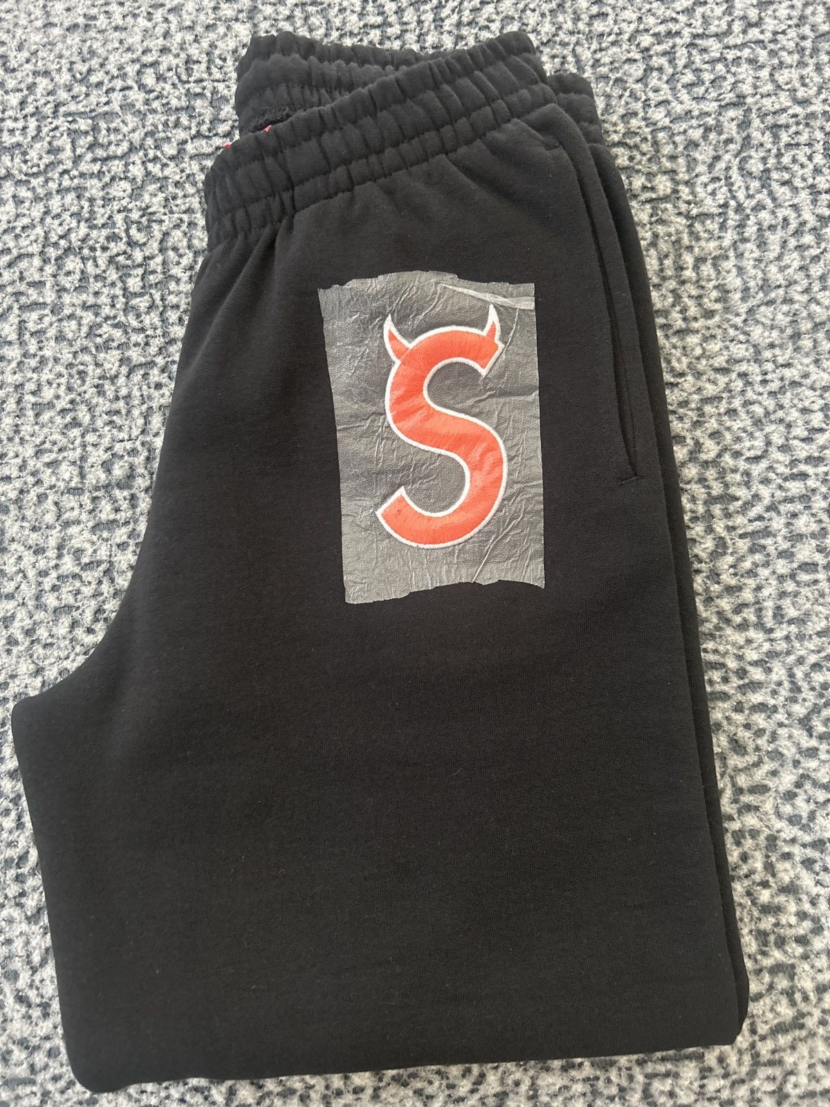 Supreme 2026 DEVIL S LOGO SWEATPANTS Size US 30 / EU 46 - 1 Thumbnail