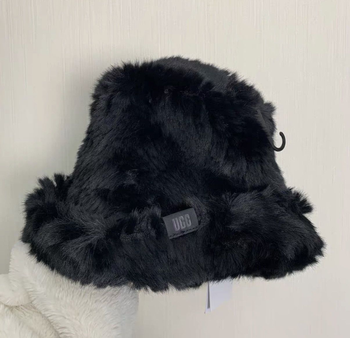Ugg UGG Faux Fur Bucket Hat J42 Size ONE SIZE - 1 Thumbnail