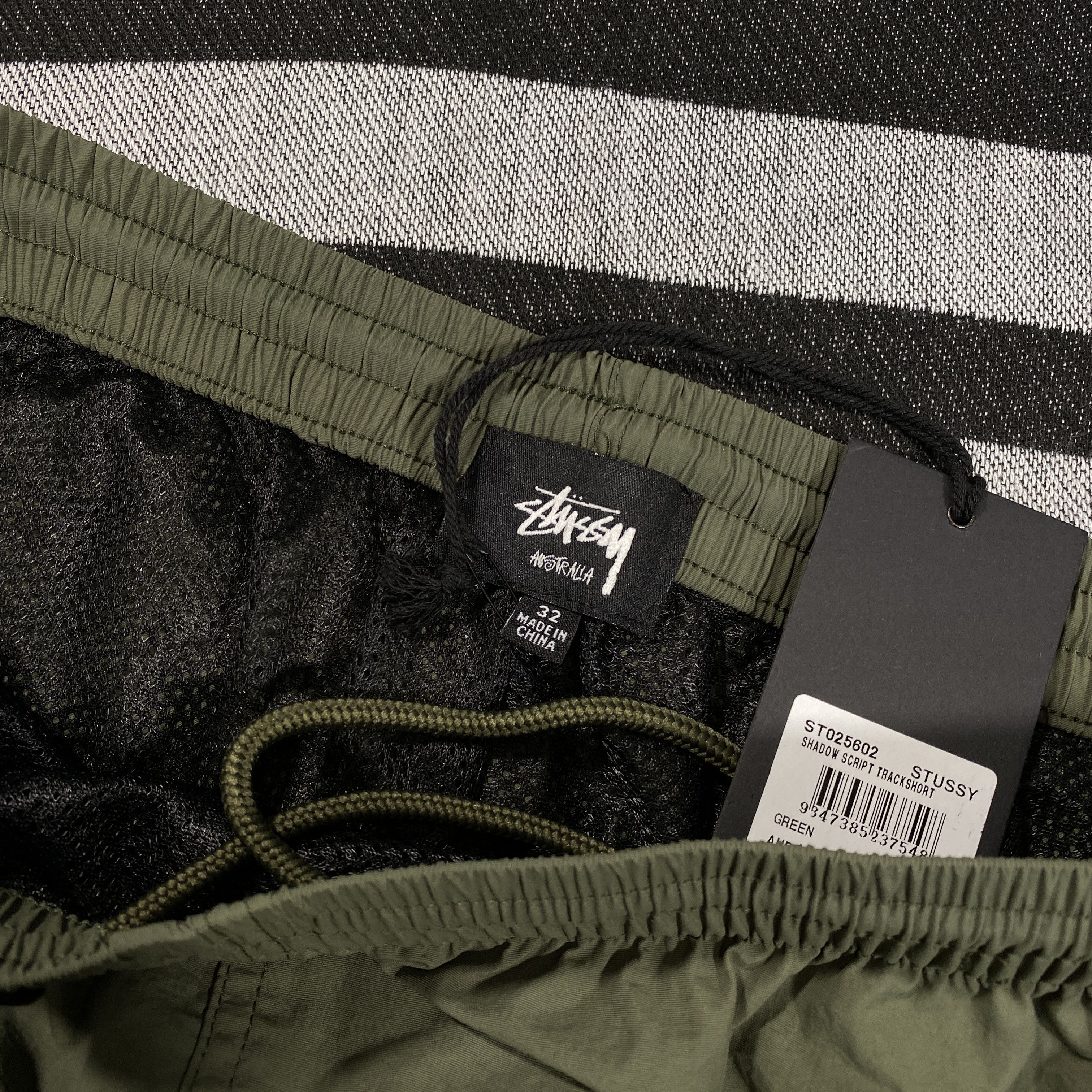 Stussy stussy vertical logo shorts size 32 Size US 32 / EU 48 - 4 Thumbnail