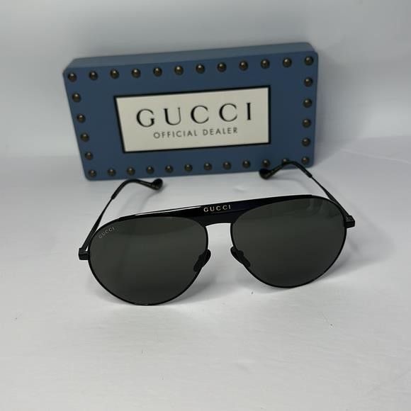 Gucci Authentic Gucci super light, stylish and bold design. The la Size ONE SIZE - 10 Thumbnail