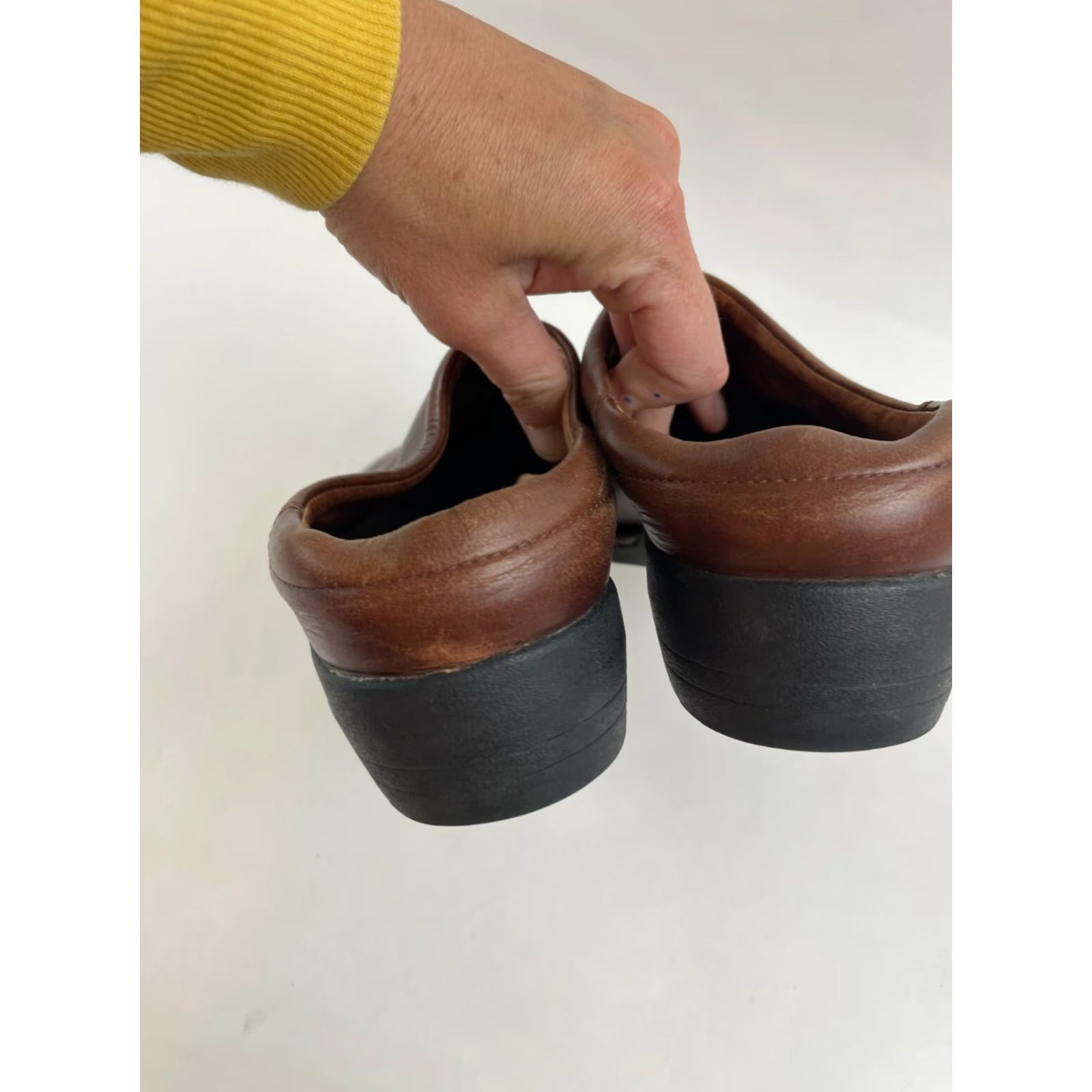 Vintage ROCKY Shoes Women's Size 8.5 Brown Leather Casual Slip On Cap Toe Embroidered Size ONE SIZE - 6 Thumbnail
