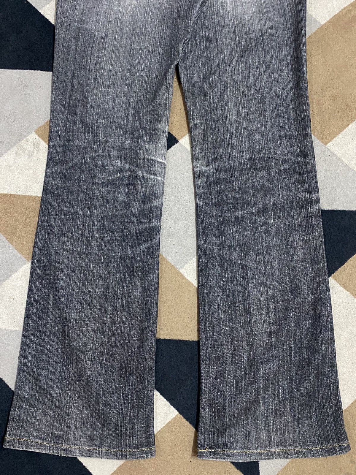 Uniqlo Japanes Uniqlo Black Denim Distressed Flare Jeans Size US 28 / EU 44 - 8 Thumbnail