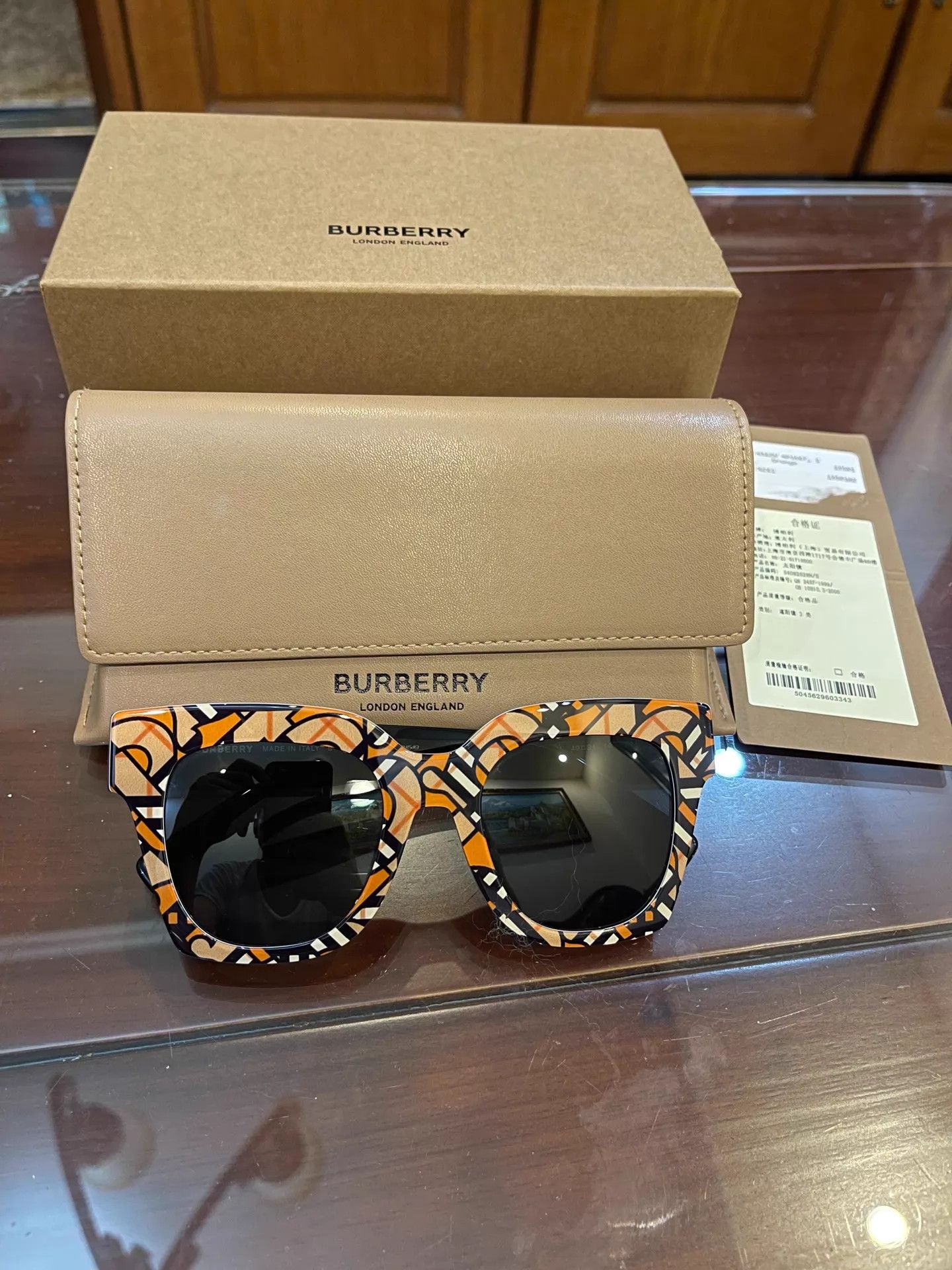 Burberry Burberry Oversized Limited Pattern Sunglasses New with Case Size ONE SIZE - 1 Thumbnail