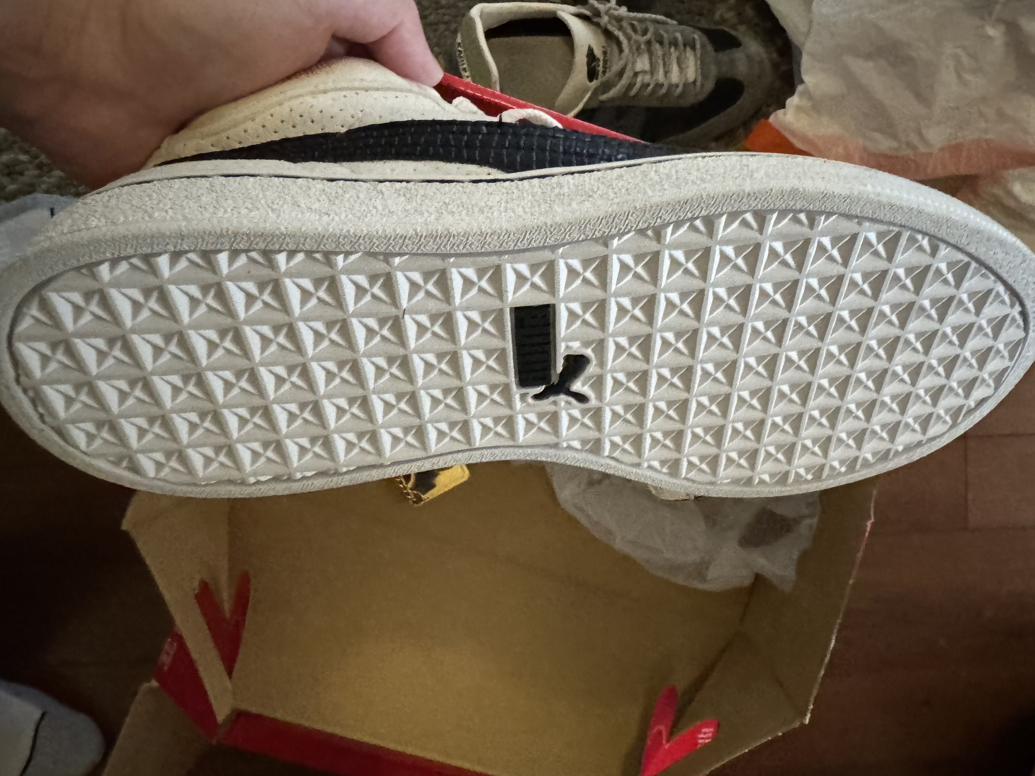 Puma × Undefeated UNDFTD Undefeated x Puma 24K Whisper White Mid Size US 10 / EU 43 - 3 Thumbnail