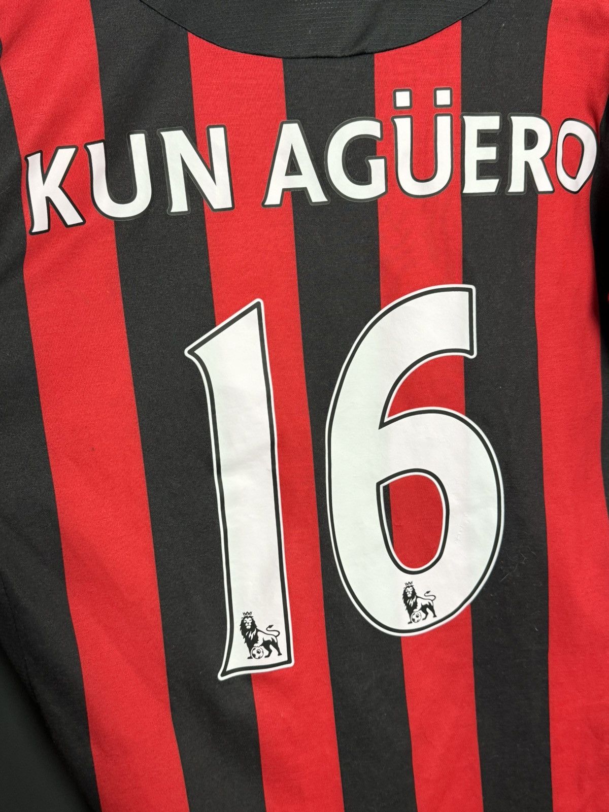 Umbro Manchester City 11/12 Away Kun Aguero Football Jersey Size US S / EU 44-46 / 1 - 3 Thumbnail