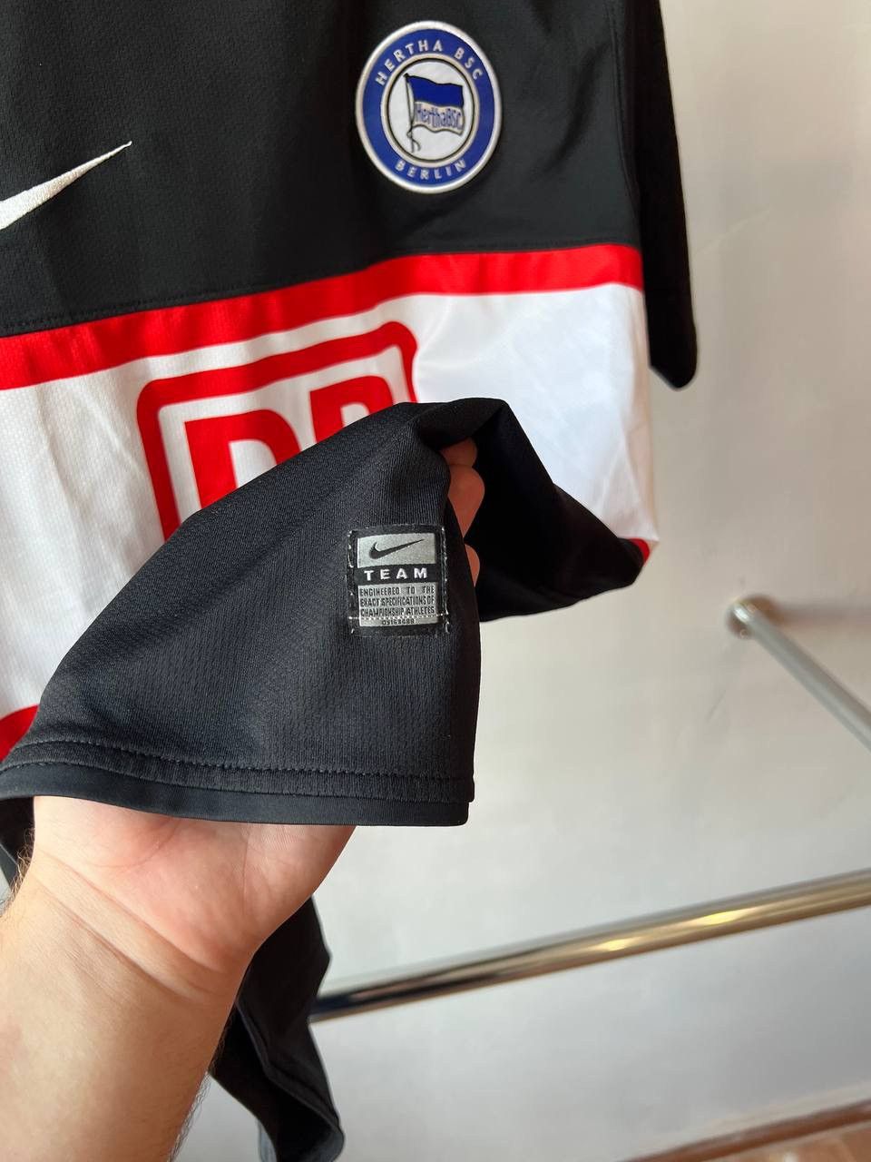 Nike 2008 HERTHA BERLIN #11 VORONIN AWAY SOCCER FOOTBALL JERSEY S Size US S / EU 44-46 / 1 - 10 Thumbnail