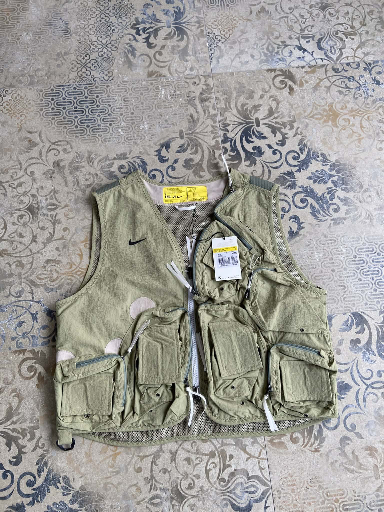 Nike Nike Ispa Vest Khaki Army rare new size s Size US S / EU 44-46 / 1 - 1 Thumbnail