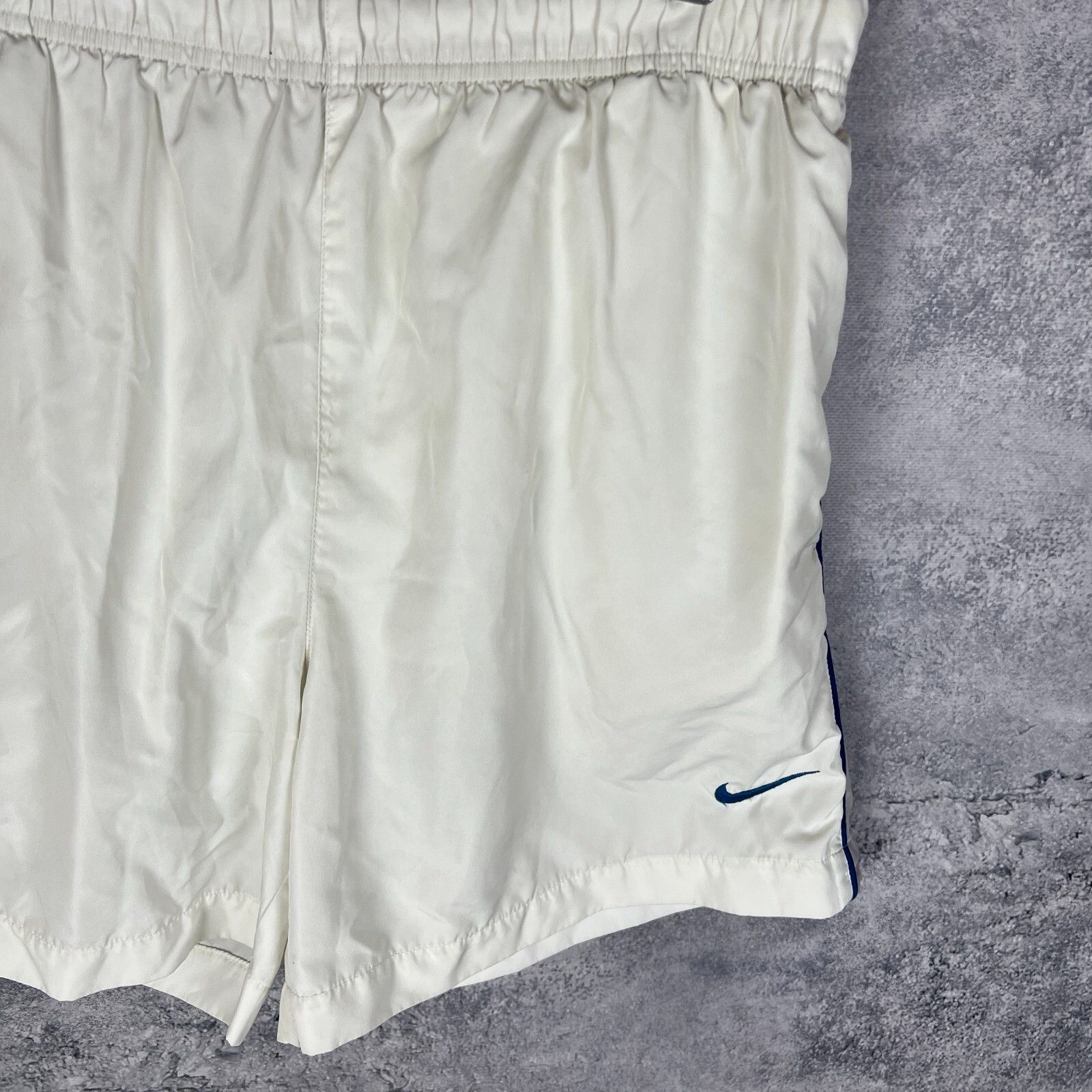 Nike Nike Shorts Men's Size L White ` Size US 34 / EU 50 - 3 Thumbnail