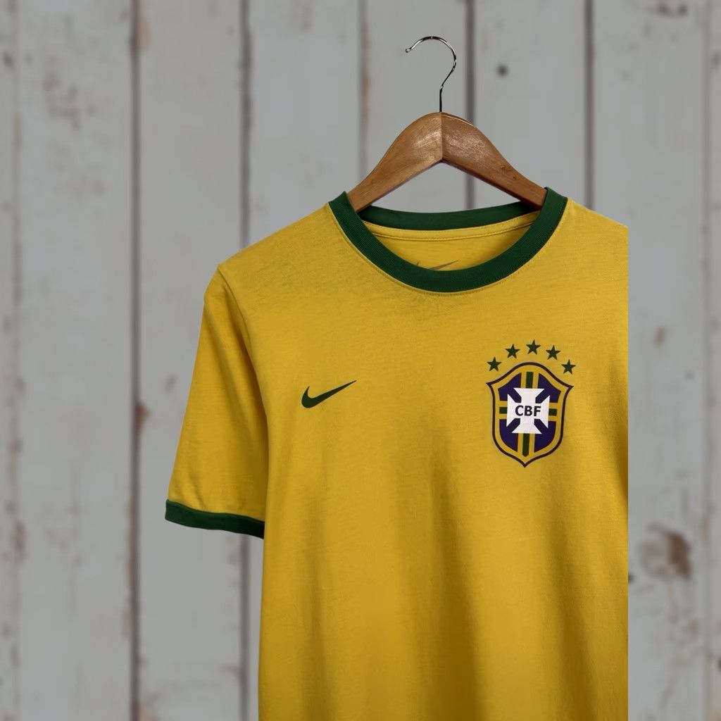 Nike VINTAGE Nike Brazil CBF Soccer T-Shirt M Men Yellow Retro 90s Size US M / EU 48-50 / 2 - 1 Thumbnail