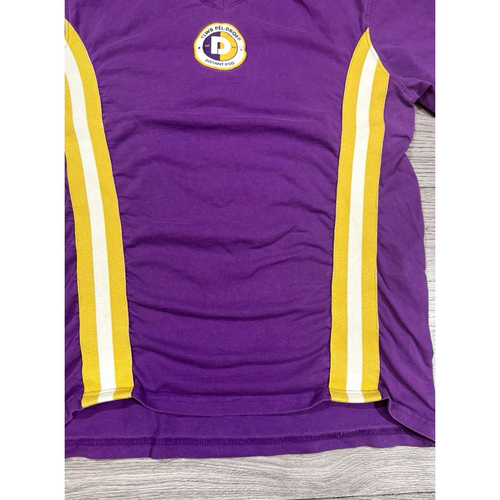 Vintage Admiral Shirt The Socially Distant Sports Bar Club Pêl-Droed Jersey Size M Mens Purple Sports Shirt Size US M / EU 48-50 / 2 - 6 Thumbnail