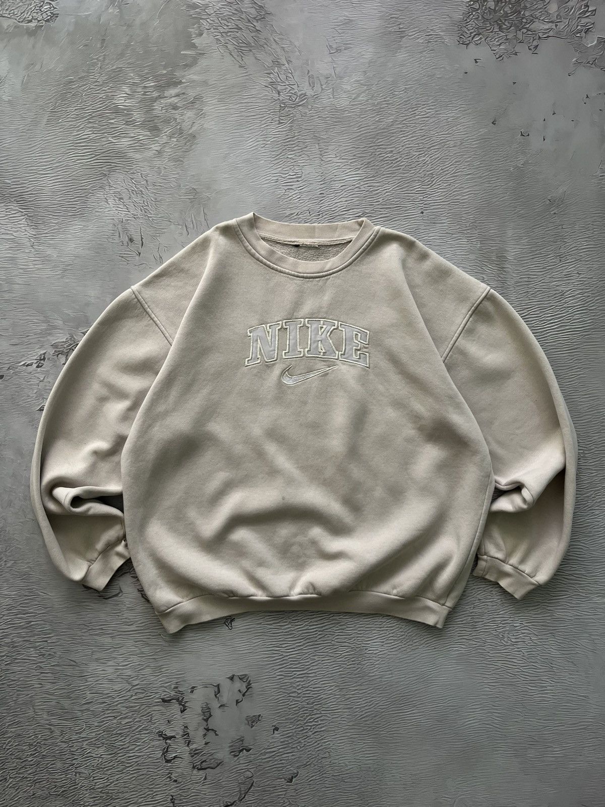 Nike Nike Vintage Big Logo Streetwear Sweatshirt Y2K Beige Size US L / EU 52-54 / 3 - 1 Thumbnail