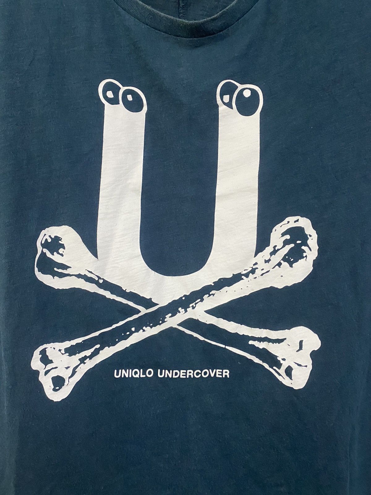 Japanese Brand 💥UNDERCOVER X UNIQLO “U” CROSSBONE TEE Size US L / EU 52-54 / 3 - 2 Thumbnail