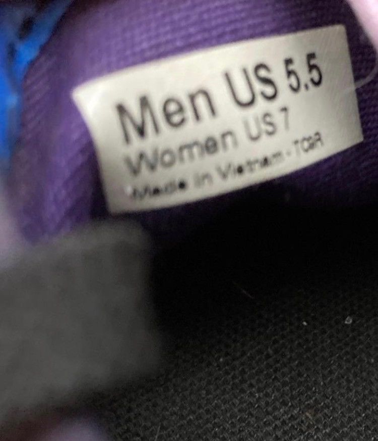 Vans Vans Unisex Galaxy Print Sneakers - Blue and Purple Size US 7 / IT 37 - 8 Thumbnail