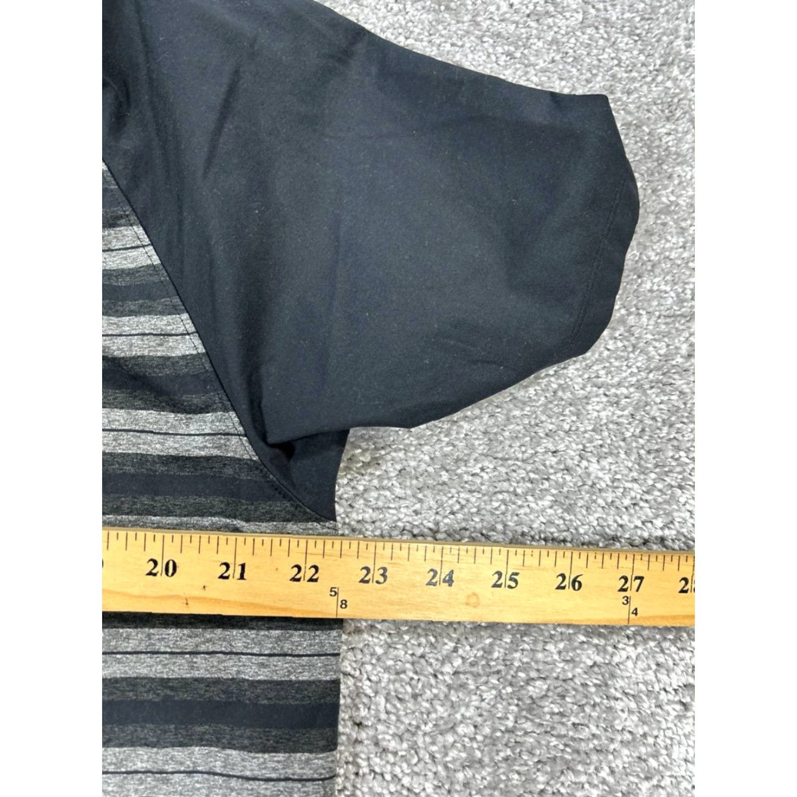 Under Armour Under Armour Polo Shirt Mens XL Gray Black HeatGear Golf Shirt Polo Short Sleeve Sports Casual Mens XL Black HeatGear Under Armour Polo Shirt Golf Size US XL / EU 56 / 4 - 6 Thumbnail