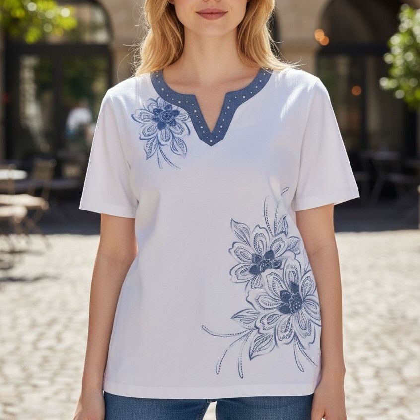 Other Alfred Dunner Wht/Denim Flower Shirt V Neck Sz M Size M / US 6-8 / IT 42-44 - 1 Thumbnail