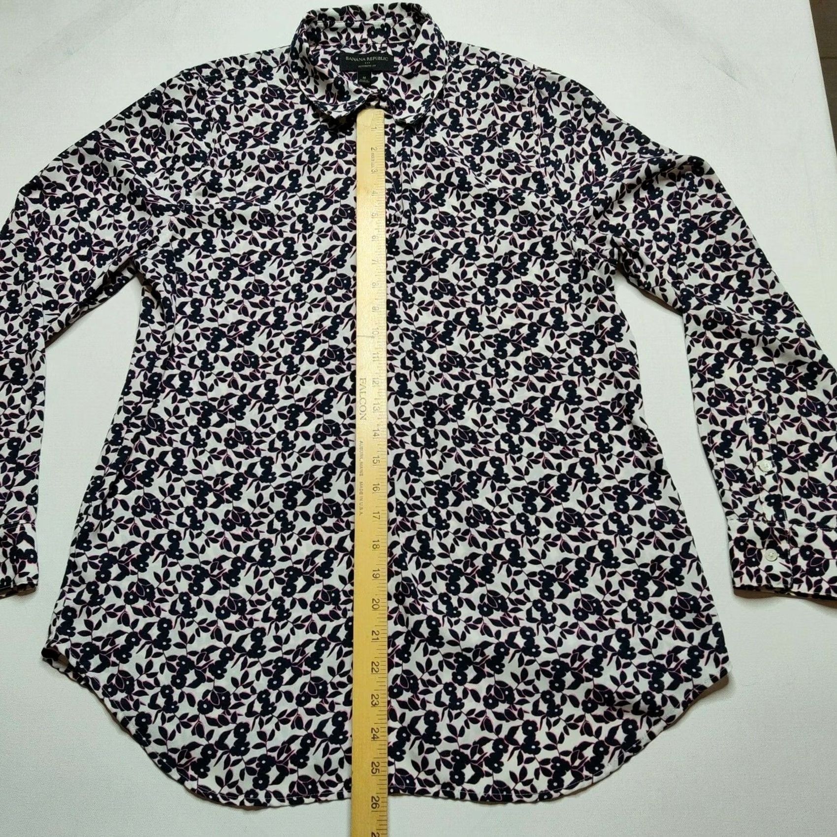 Banana Republic Banana Republic Women Medium Blue Floral V-Neck Back Button Pullover Top Size M / US 6-8 / IT 42-44 - 6 Thumbnail