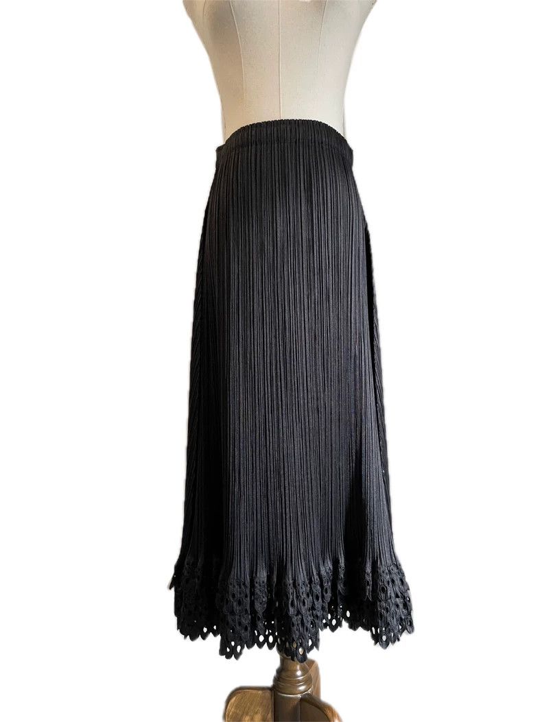 Other Issey Miyake size:2 Black laser lace skirt Size 31" - 1 Thumbnail