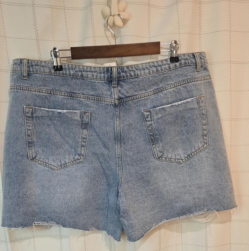Designer White Birch Distressed Jean Short Size 42" / US 20 - 5 Thumbnail