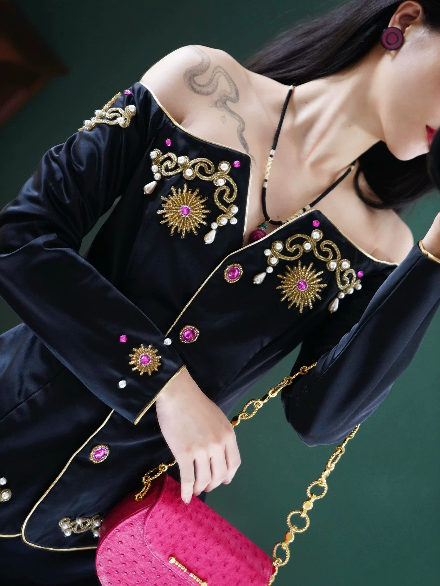 Vintage Vintage British Black Satin Beaded Off-Shoulder Short Blazer UK12 Size M / US 6-8 / IT 42-44 - 8 Thumbnail