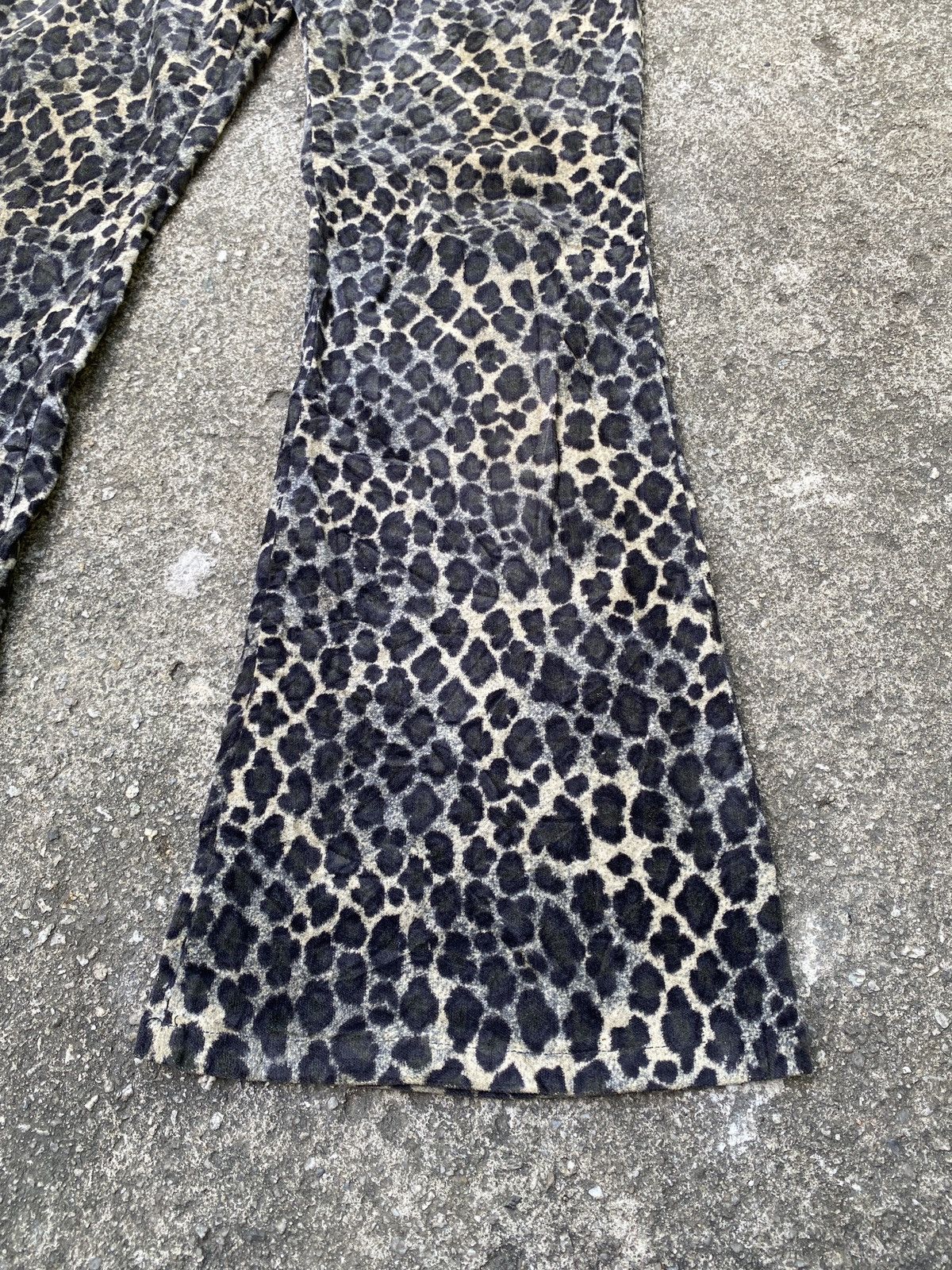 Japanese Brand Back&Forth Leopard Design Sunfaded Corduroy Flare Pant Size 27" / US 4 / IT 40 - 7 Thumbnail