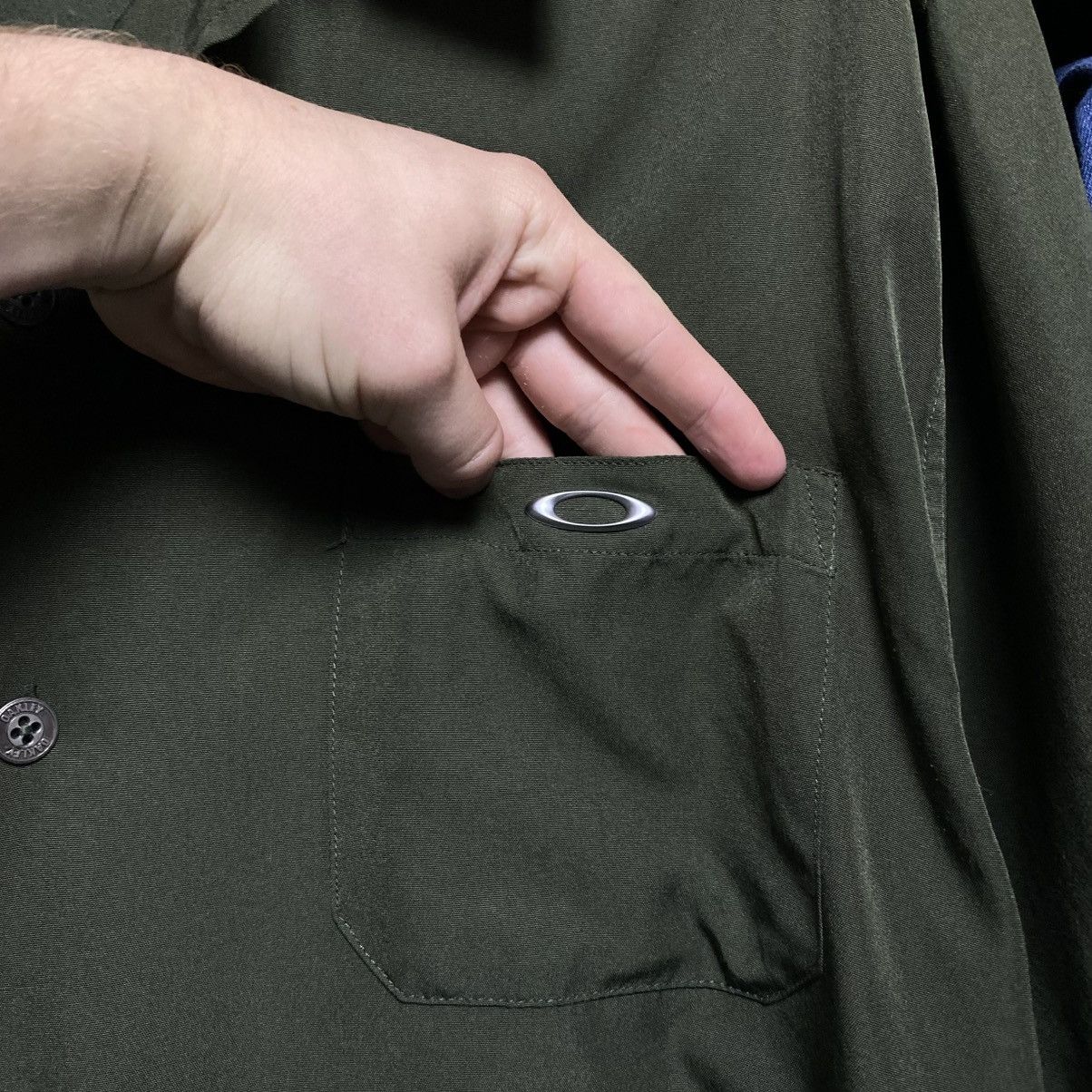 Oakley Vintage Oakley Softwear Metal logo 90’s y2k opium shirt Size US L / EU 52-54 / 3 - 3 Thumbnail
