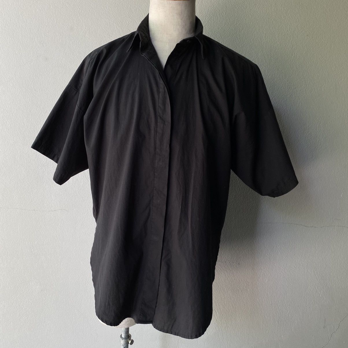 Norma Kamali NORMA KAMALI Black Short-Sleeve Hidden Placket Shirt Size XL / US 12-14 / IT 48-50 - 4 Thumbnail