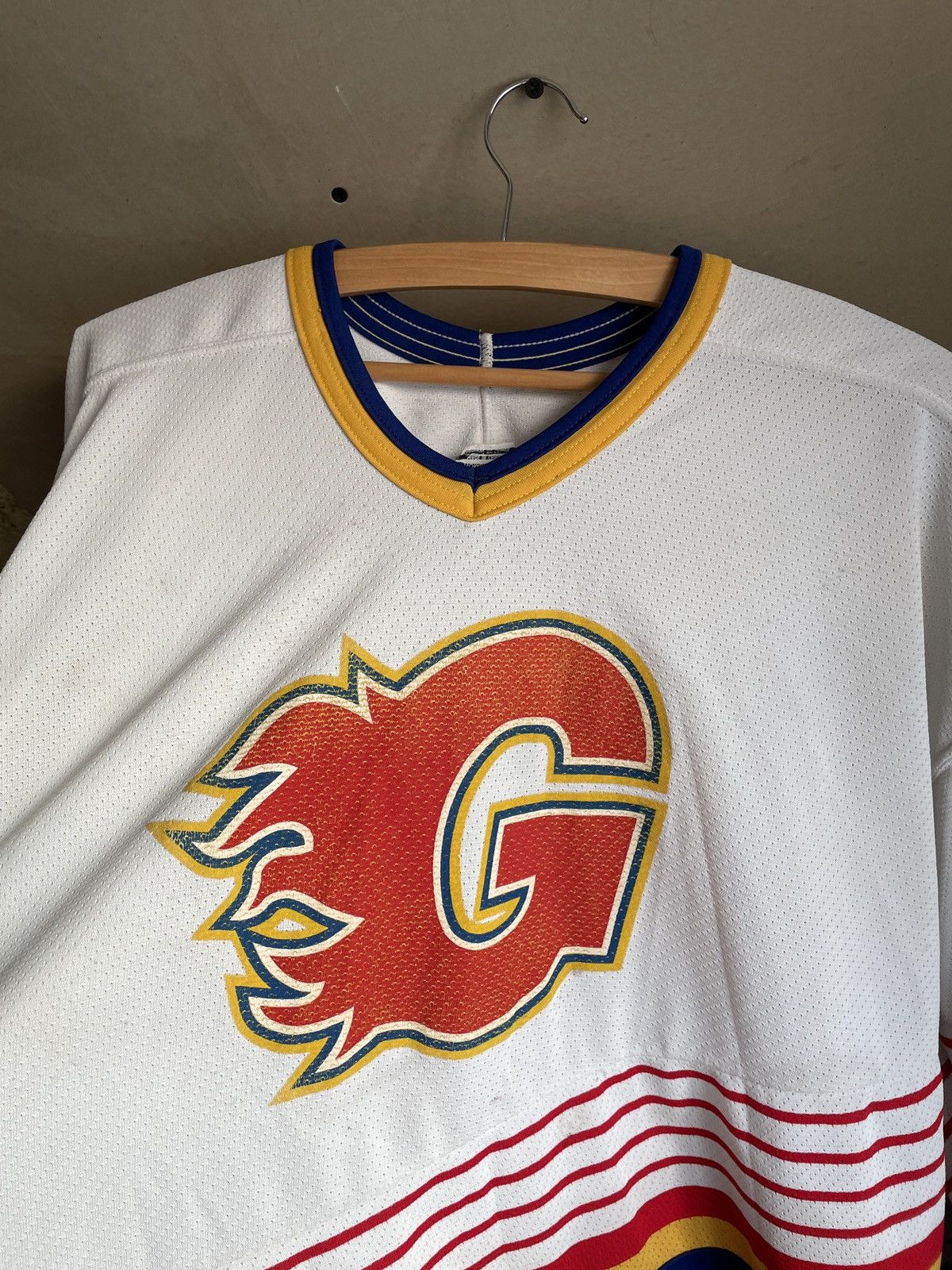 Ccm VINTAGE CALGARY FLAMES ICE HOCKEY JERSEY CCM SIZE XXL ADULT Size US XXL / EU 58 / 5 - 3 Thumbnail