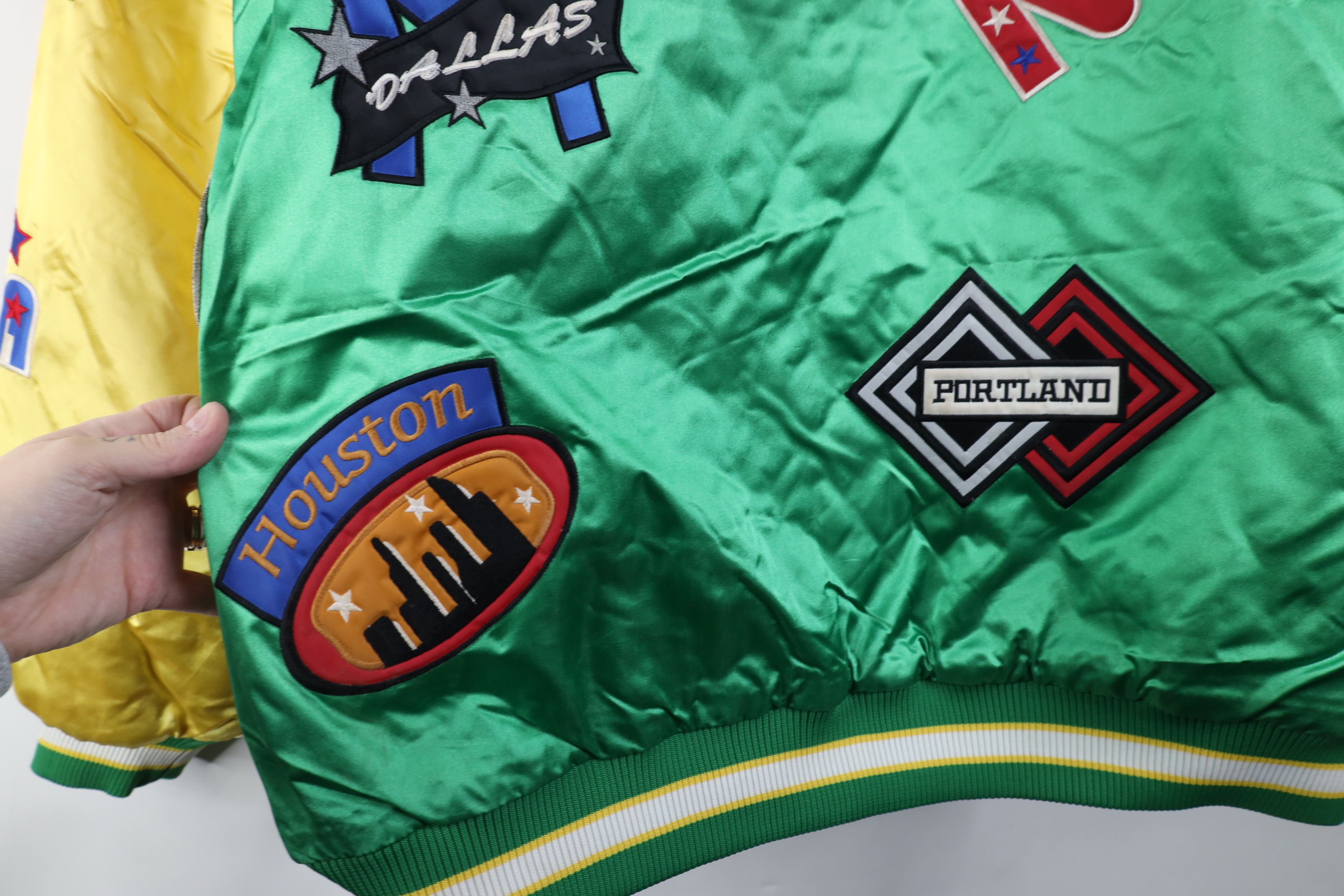 Vintage Deadstock Vintage 90s Quilted Satin Bomber Jacket Green Size US XL / EU 56 / 4 - 15 Thumbnail