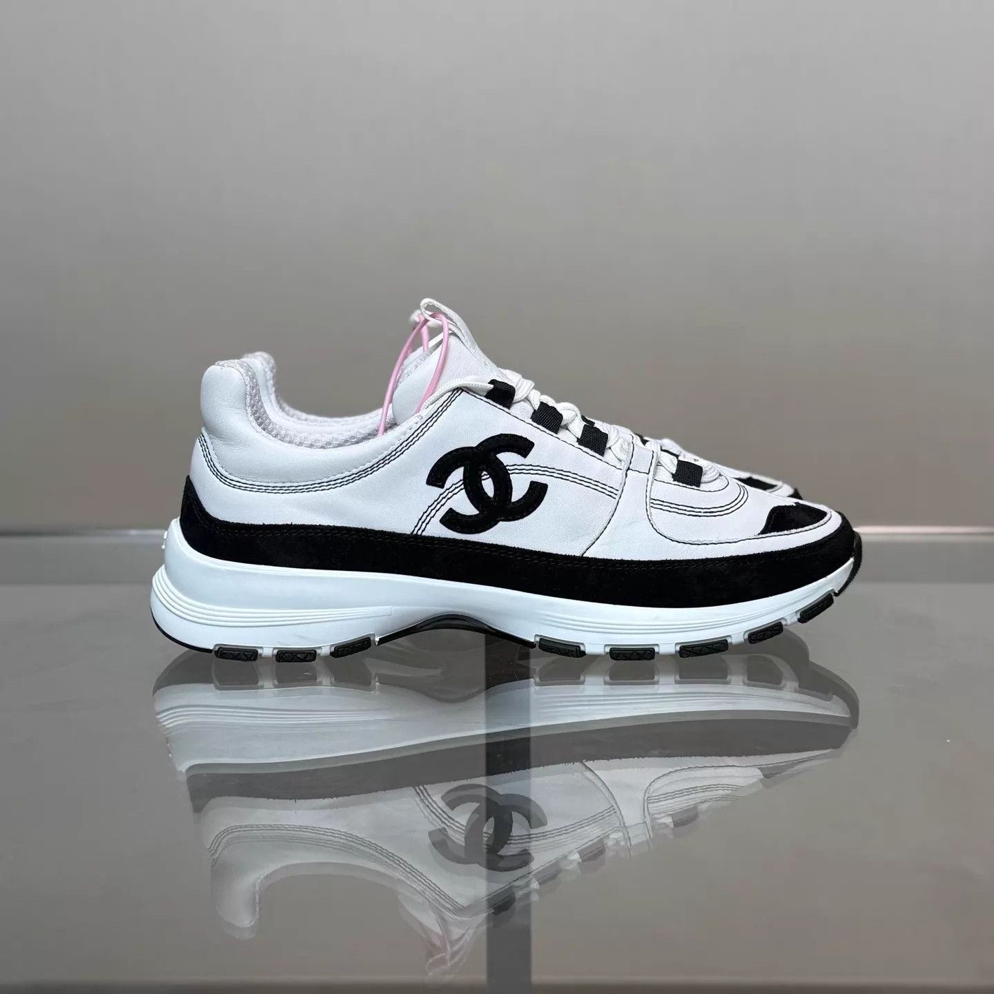 Chanel CHANEL 26S Panda Colorway Sneakers 38 Size US 7.5 / IT 37.5 - 4 Thumbnail