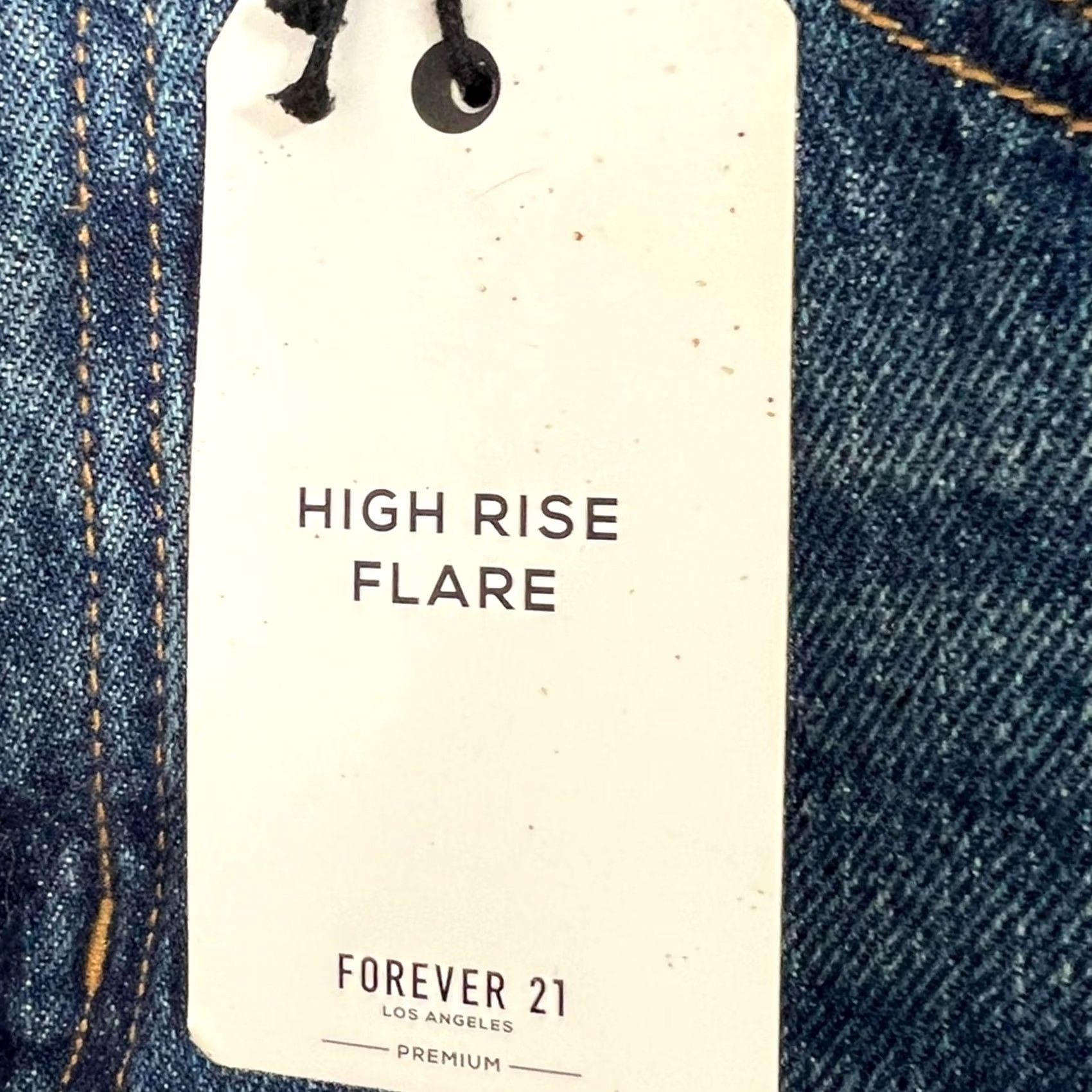 Forever 21 FOREVER 21 Women’s Premium Denim Dark Flare Jean Size 27x32 High Rise NWT Jeans Flared Blue Women’s 27 Regular Dark Blue NWT Size 27" / US 4 / IT 40 - 5 Thumbnail