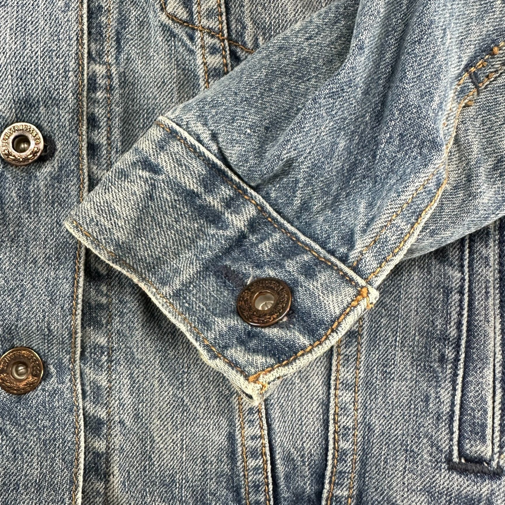 Levi's VINTAGE Levi's Trucker Jacket Womens S Blue Denim Cotton Short Sleeve Regular Fit 90s Retro Classic Vintage Jacket Women} Size 28" / US 6 / IT 42 - 5 Thumbnail
