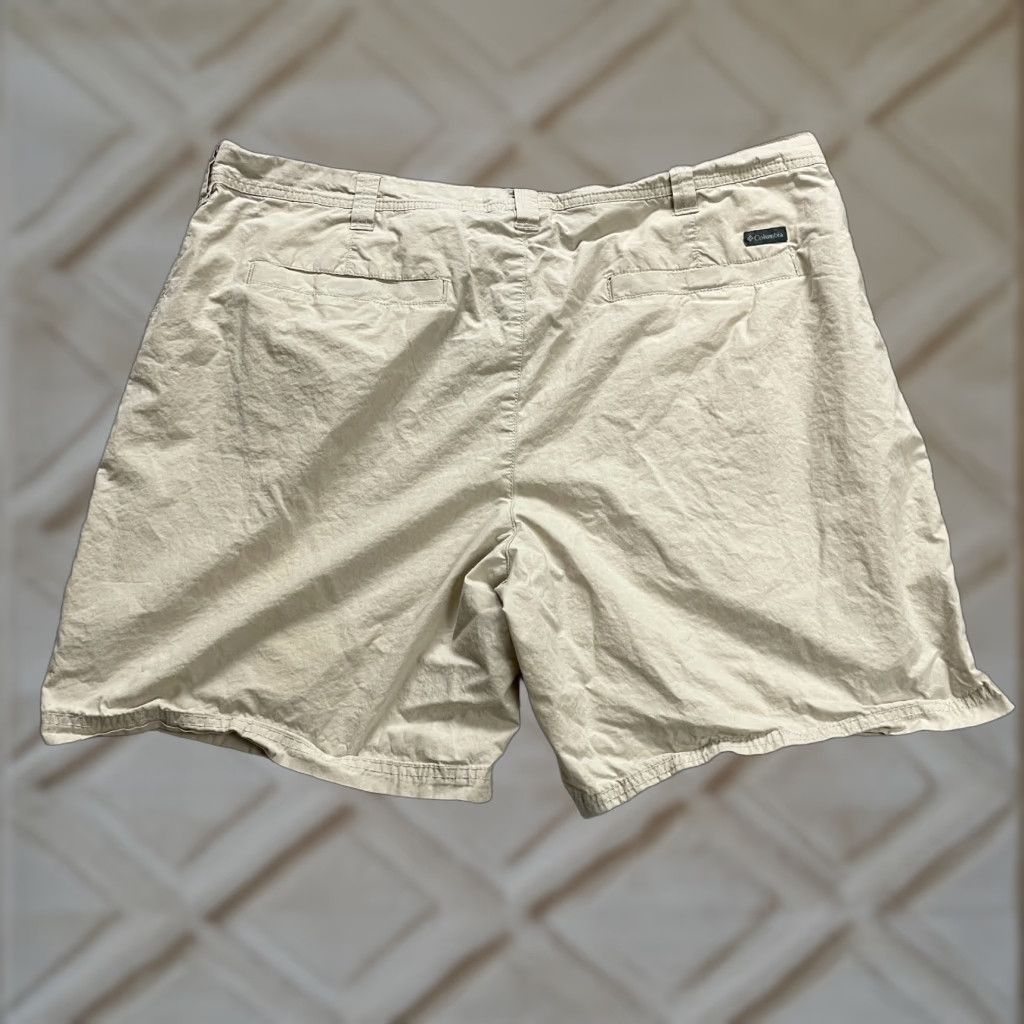 Vintage Columbia Chino Shorts Mens Beige Flat Front Slash Pocket Cotton Casual 42x8 Regular Men Beach Outdoor 90s? Size US 42 / EU 58 - 1 Thumbnail
