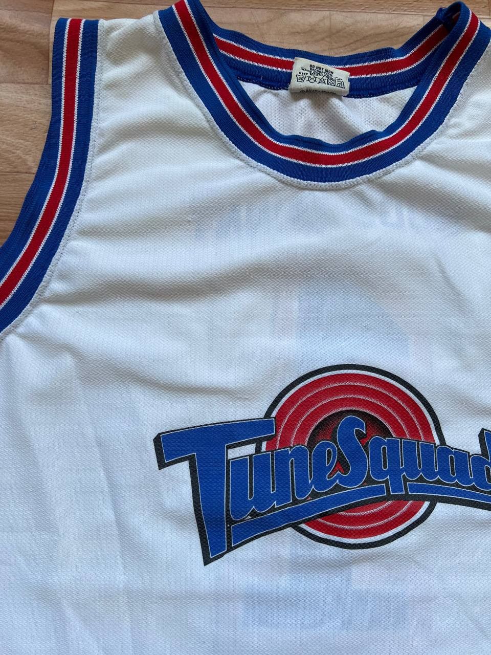 Warner Bros 1996 TUNE SQUAD #1 BUGS BUNNY NUTMEG MILL SPACE JAM JERSEY M Size US M / EU 48-50 / 2 - 15 Thumbnail