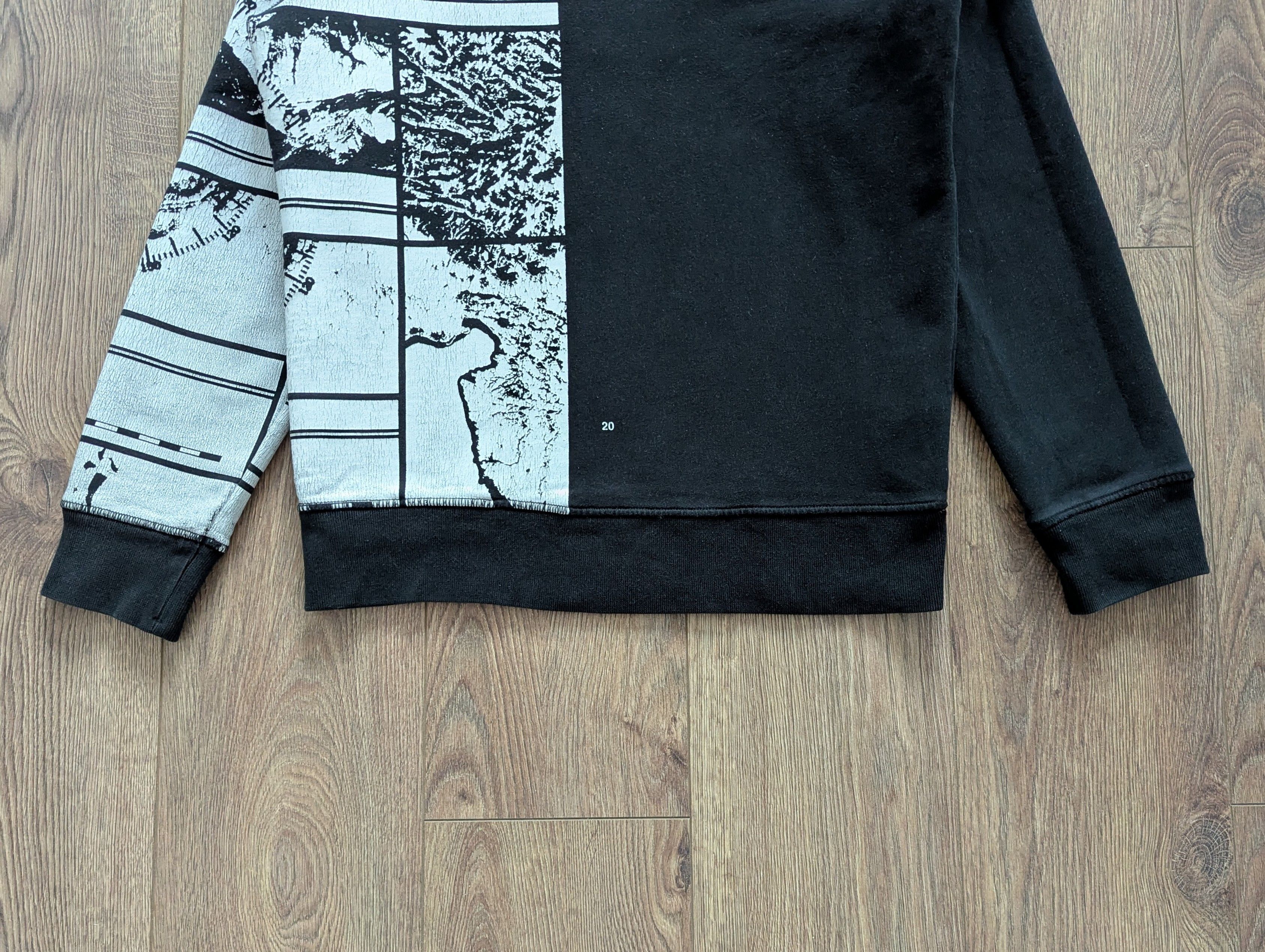 Stone Island STONE ISLAND Mural Graphic Sweatshirt Size M Casual Clothing Size US M / EU 48-50 / 2 - 9 Thumbnail
