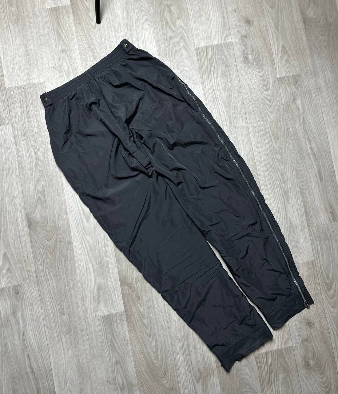 Vintage Vintage Nike Nylon Track Pants Swoosh Logo Sweatpants Size US 32 / EU 48 - 5 Thumbnail