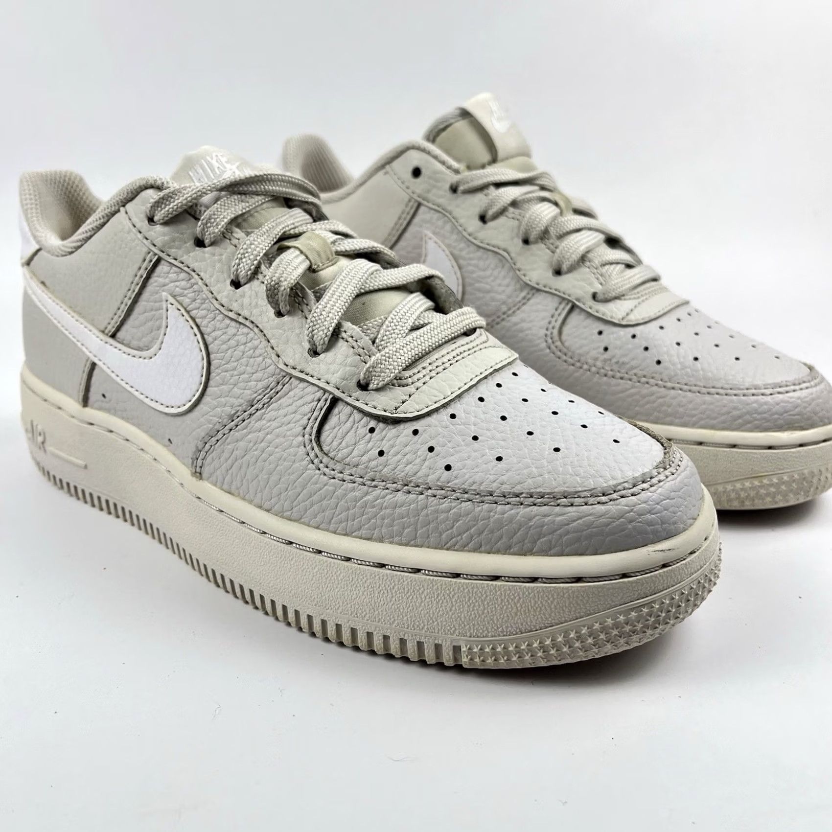 Nike Nike Air Force 1 Low '07 Light Bone Sneakers CT2302-001 Men’s 6.5 Women’s 8 Light Bone/White Shoes Nike Footwear Sneaker 2020 Mens Womens Size US 7 / IT 37 - 2 Thumbnail