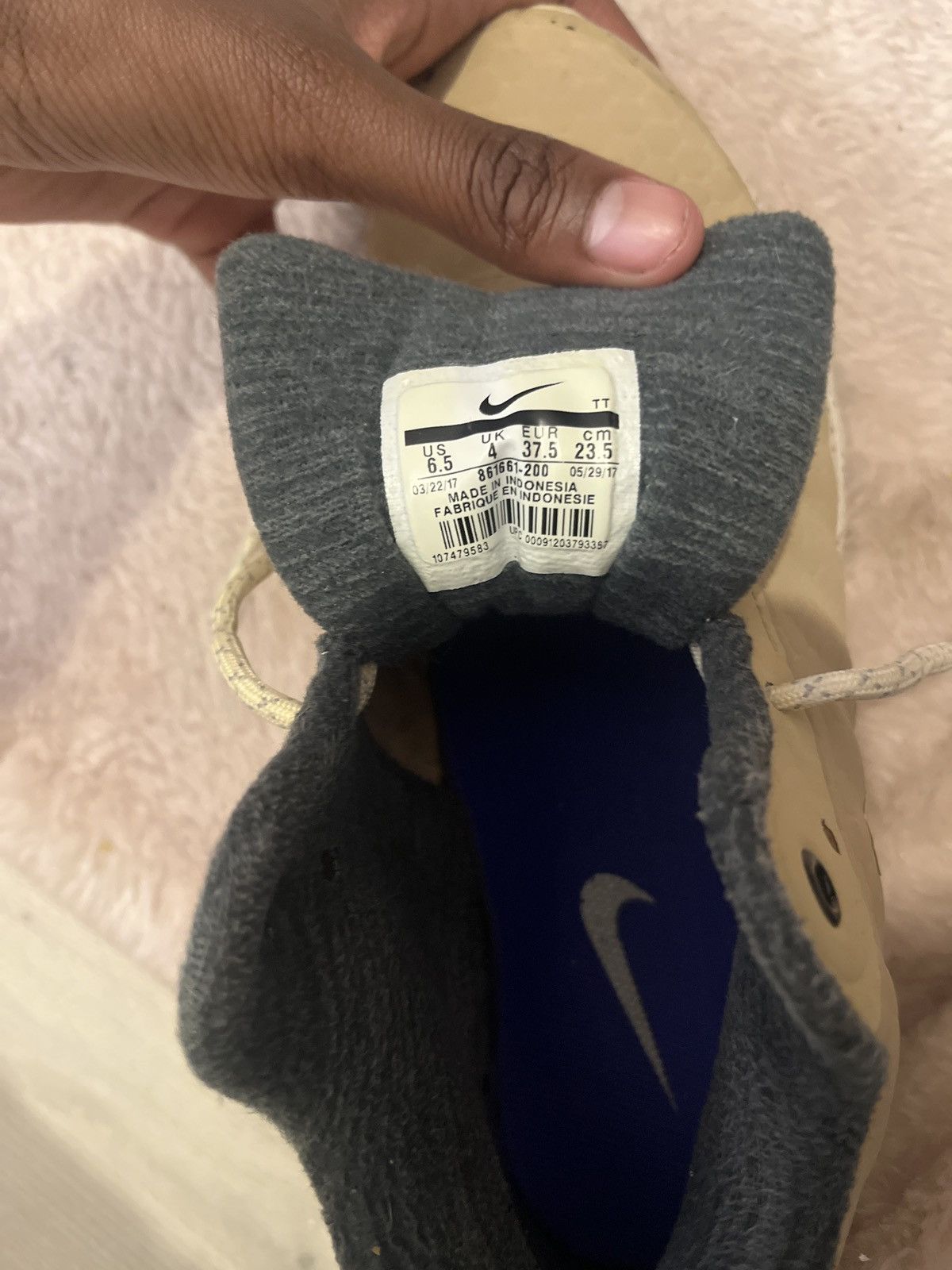 Nike Beige Nike shoes with black speckles on the bottom Size US 6.5 / IT 36.5 - 6 Thumbnail