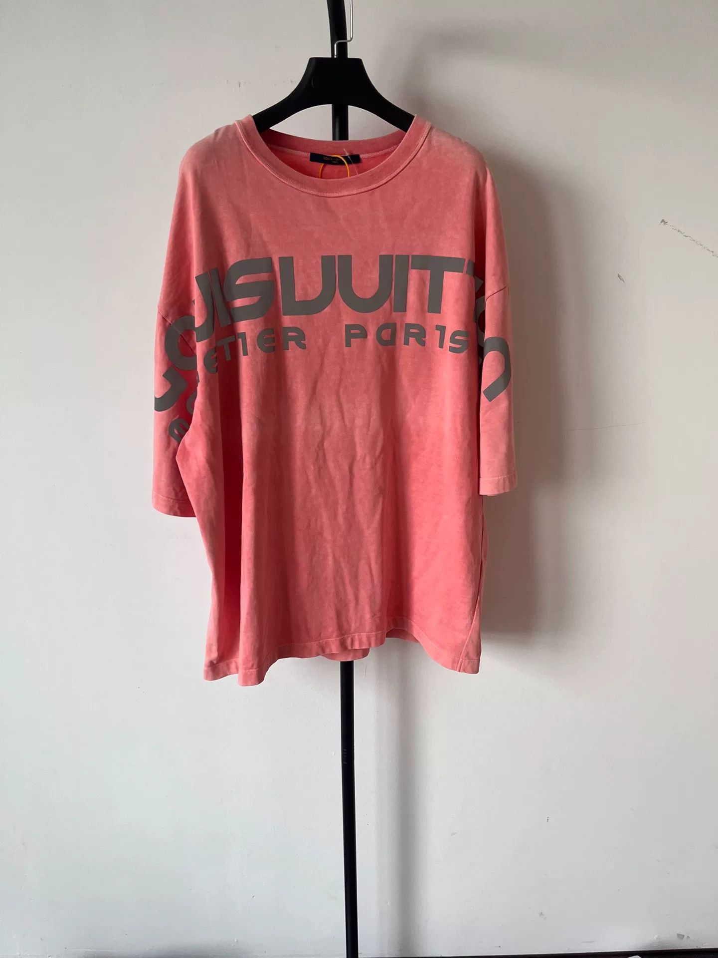 Louis Vuitton Louis Vuitton Reflective Logo T-Shirt Size M / US 6-8 / IT 42-44 - 1 Thumbnail