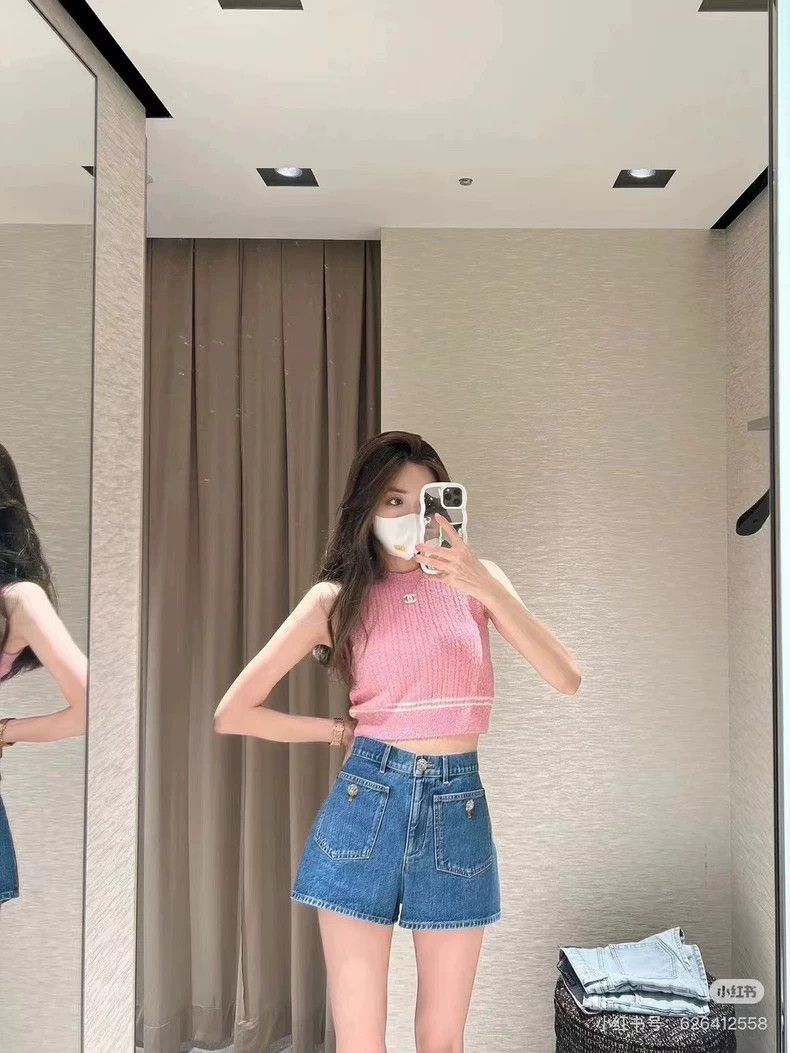 Chanel Chanel 22K Gemstone Diamond Buckle Denim Shorts Size 24" / US 00 / IT 34 - 7 Thumbnail