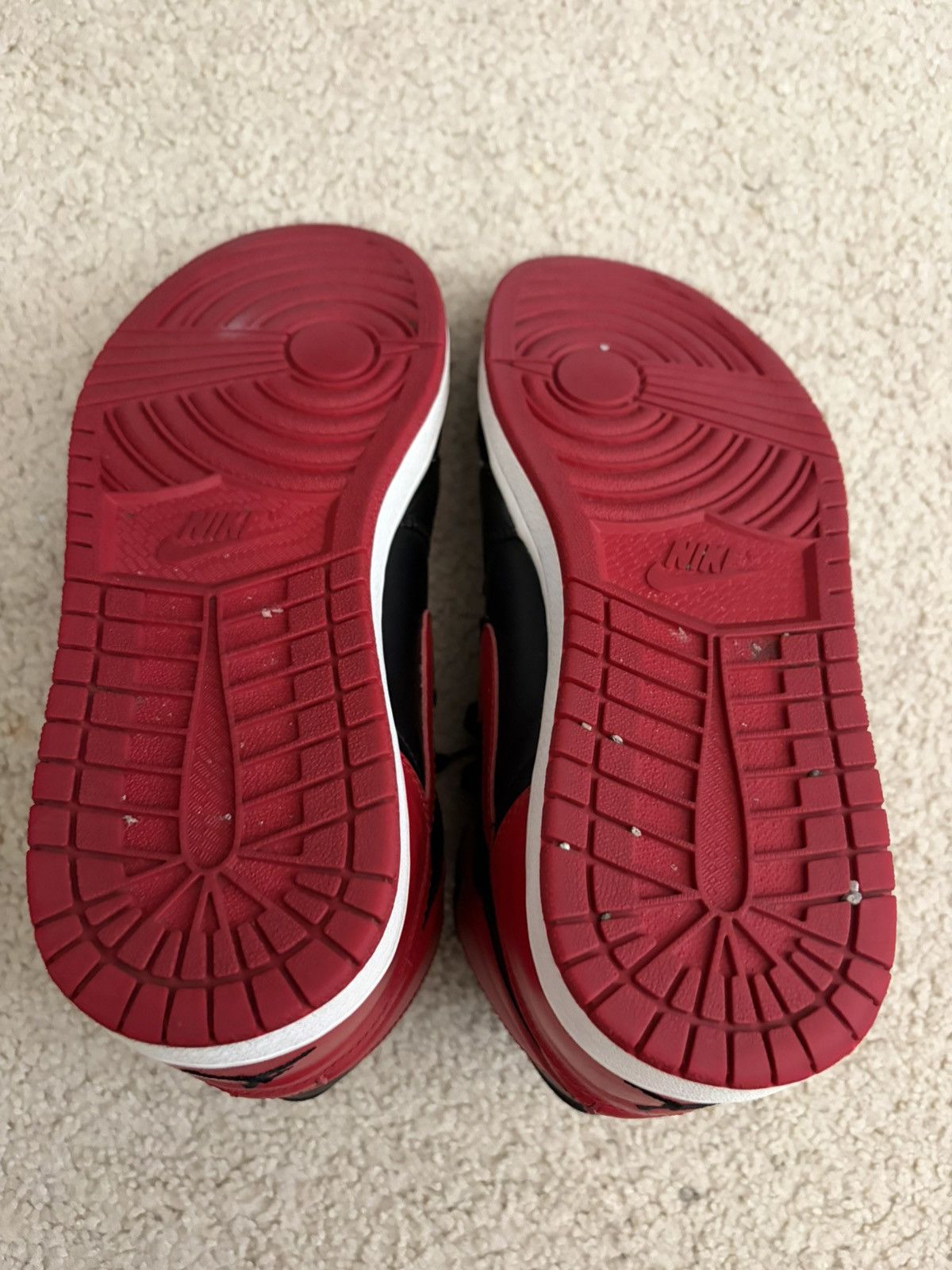 Jordan Brand Air Jordan 1 High Retro DMP Chicago Bulls 2009 Bred VNDS Size US 11 / EU 44 - 19 Thumbnail