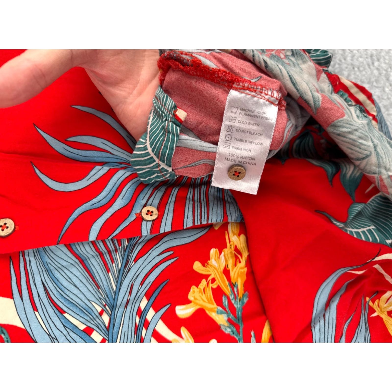 Vintage Hawaiian Shirt Men 2XL Red Blue Floral Rayon Slim Fit Button-Up Short Sleeve Casual Size US XXL / EU 58 / 5 - 7 Thumbnail