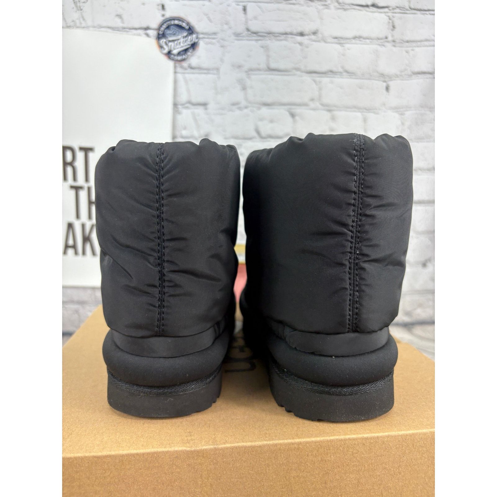 Ugg UGG Classic Maxi Short Boots Womens 5 Black Bootie Puff Shoe Size US 5 / IT 35 - 4 Thumbnail