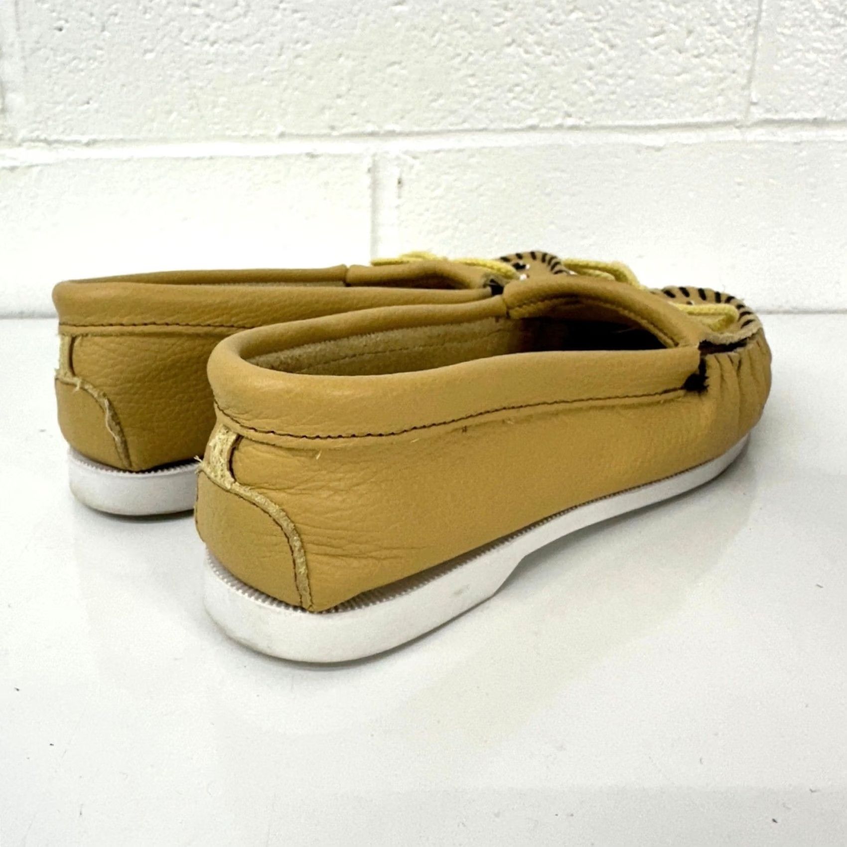 Minnetonka Minnetonka Moccasins Tan Thunderbird Beaded Leather Womens 9.5 Size US 10 / IT 40 - 6 Thumbnail