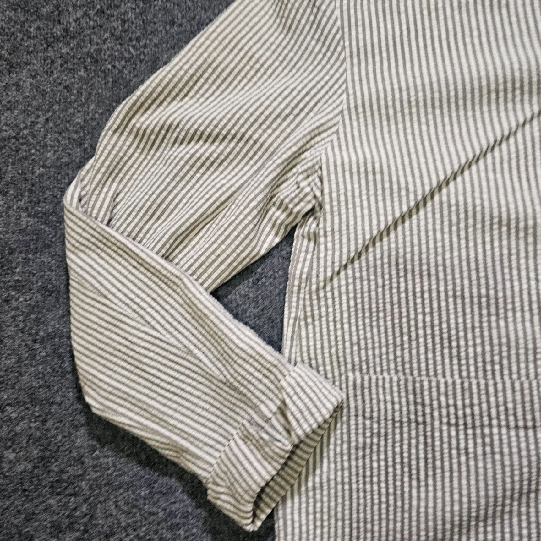 Vintage Garnet Hill Blouse Shirt Womens 6 Gray White Stripe Seersucker Long Sleeve Button V-Neck Classic Style Casual Size M / US 6-8 / IT 42-44 - 4 Thumbnail