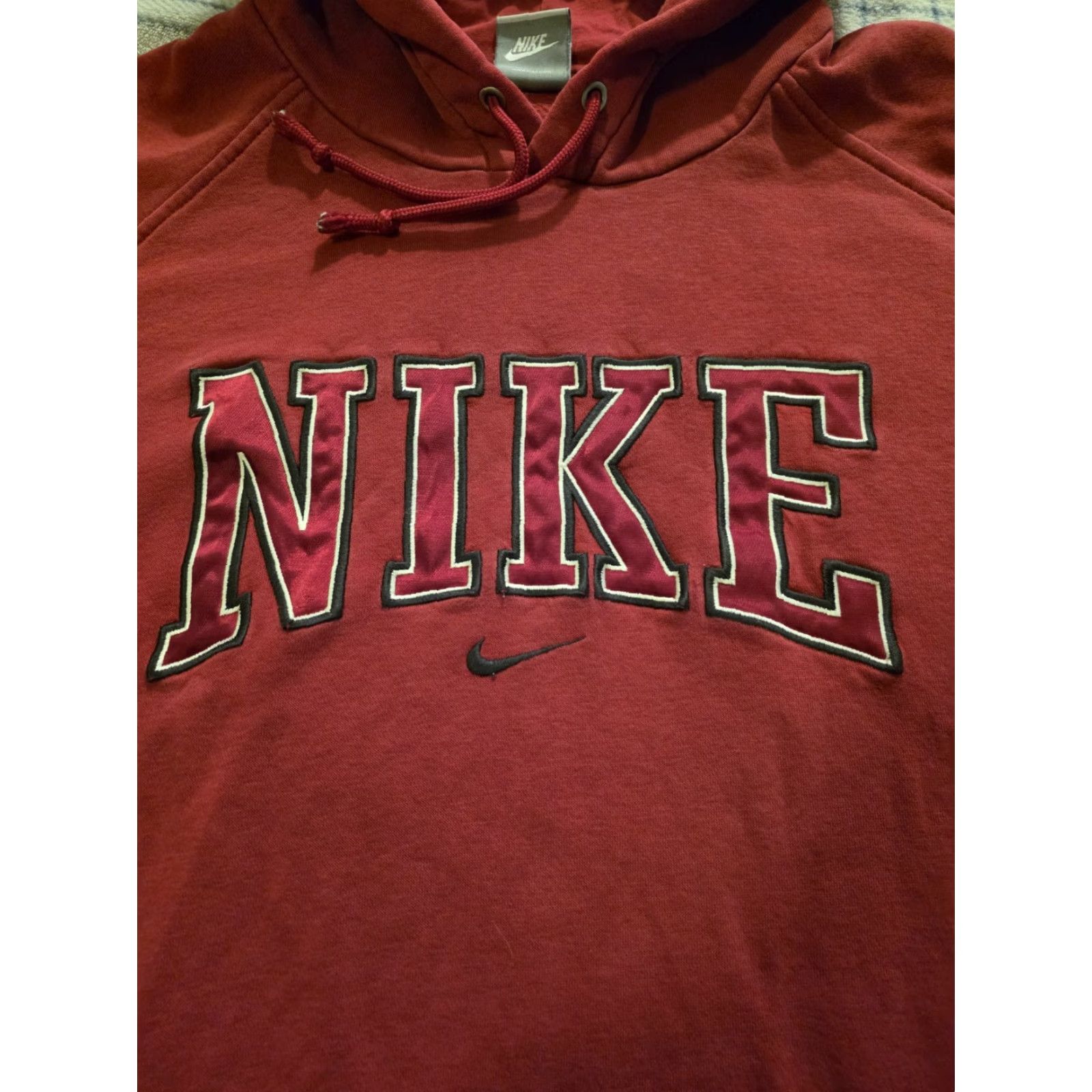 Nike VINTAGE Nike Center Swoosh Spellout Hoodie Men's Large Red Grunge Logo Embroidered Pullover Hooded with Pockets Size US L / EU 52-54 / 3 - 3 Thumbnail