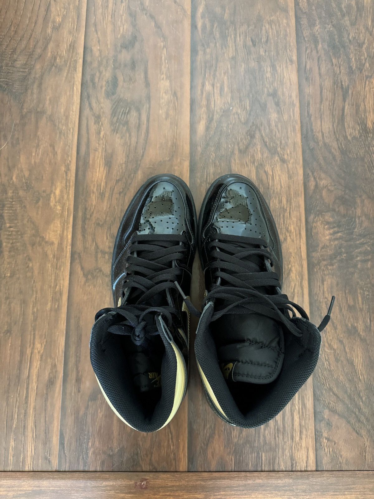Jordan Brand × Nike Air Jordan 1 Retro High OG ‘Black Metallic Gold’ Size US 12 / EU 45 - 4 Thumbnail