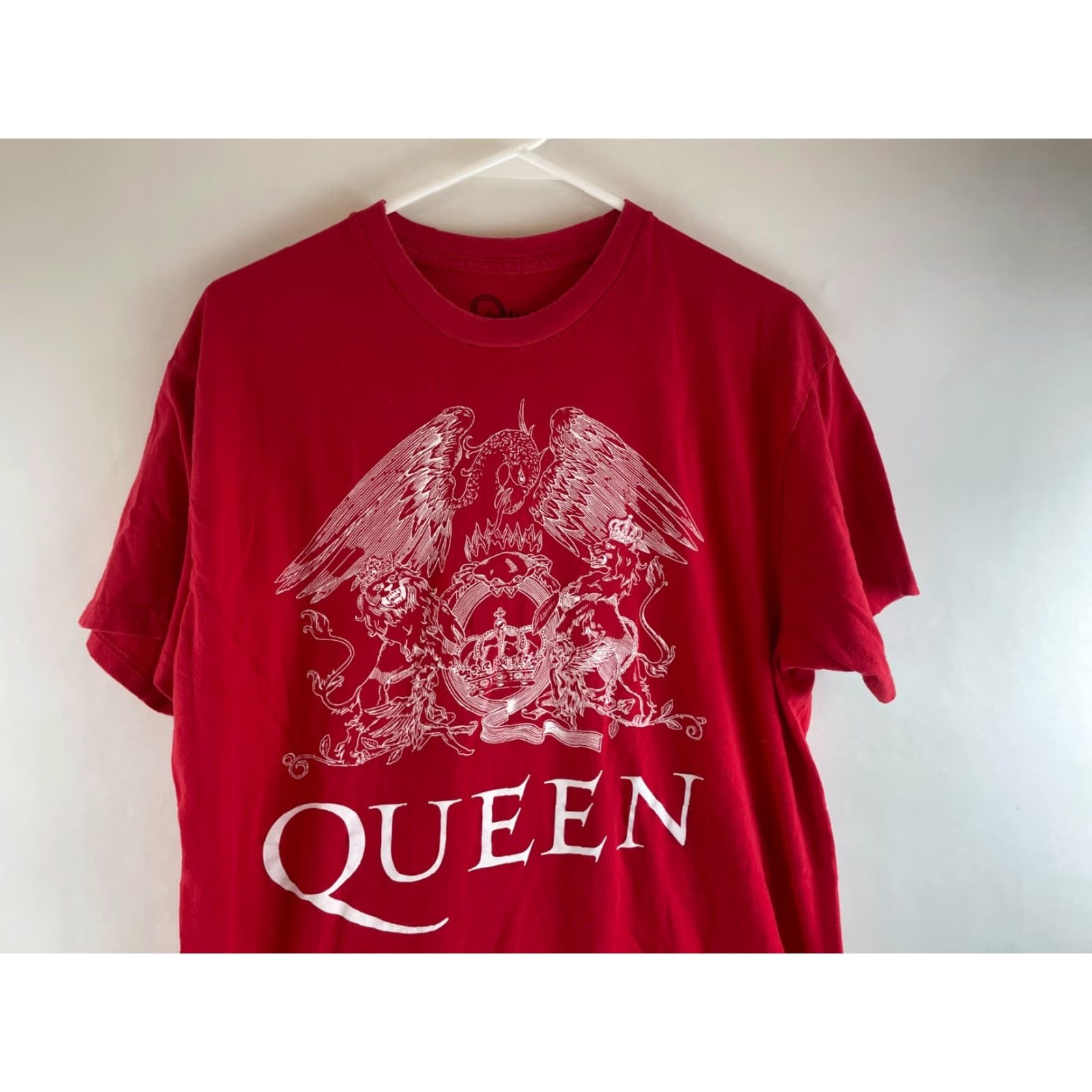 Vintage **Queen Red Lions Crown Print Men's Large T-Shirt** User: Queen Red Lions Crown Print Men's Large T-Shirt Size US L / EU 52-54 / 3 - 4 Thumbnail