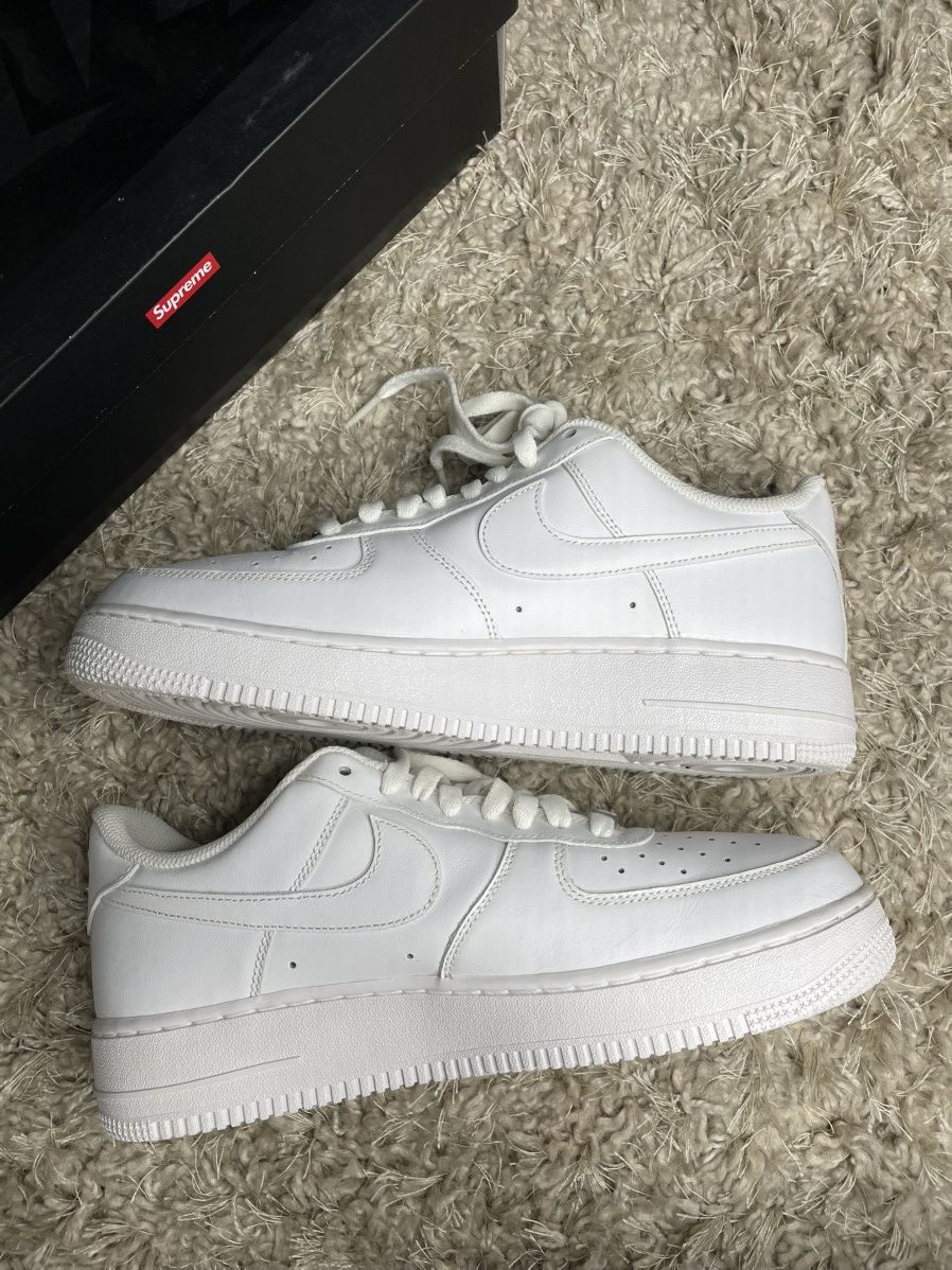 Nike Nike Air Force 1 Triple White Size US 9 / EU 42 - 3 Thumbnail