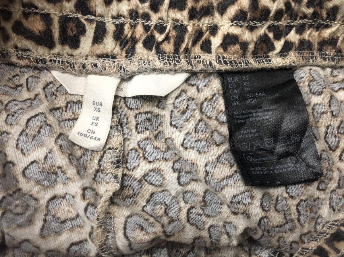 H&M H&M leopard short pants Size 27" / US 4 / IT 40 - 6 Thumbnail